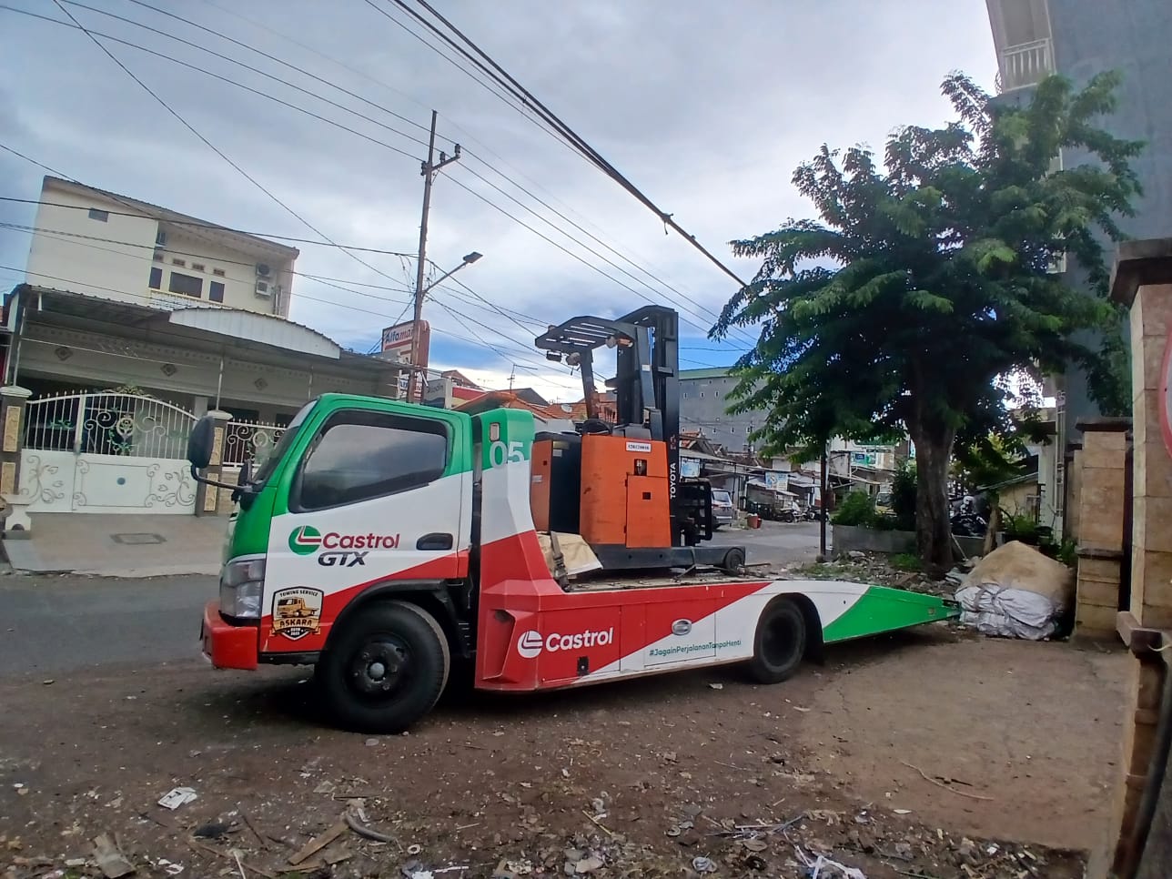 Towing Toyota Murah - Jasa Derek Gendong Mobil 24 Jam Cikupa